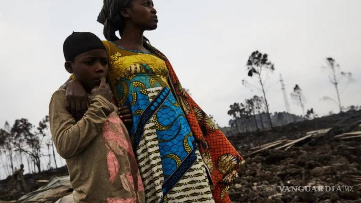 1,800 niños cruzan a Ruanda huyendo del volcán en el Congo
