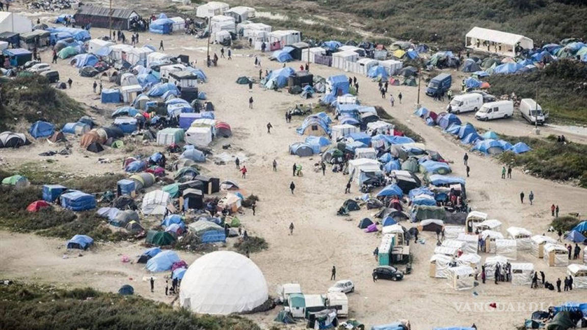 Francia desmantela campo de refugiados de Calais