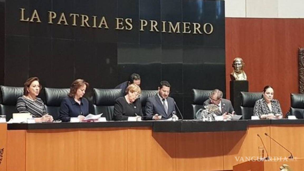 Bachelet asiste a Senado y se congratula de la paridad de género