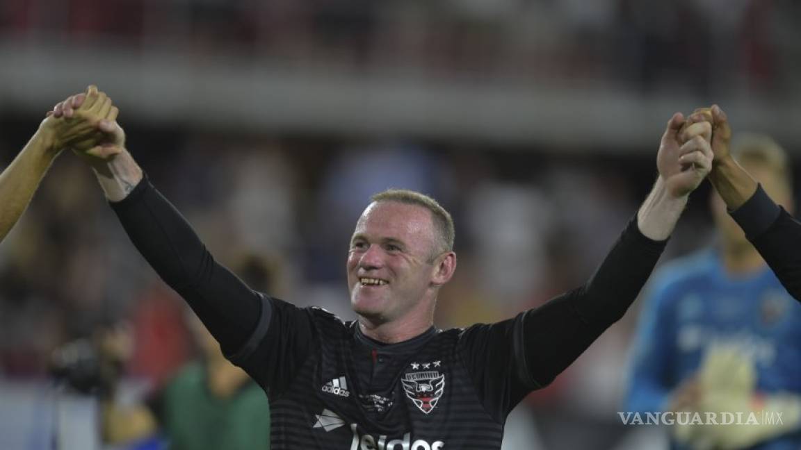 En el minuto 95, Rooney evita gol sin arquero, asiste y su equipo gana el juego