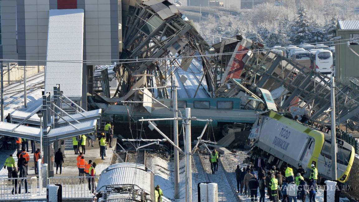 $!Choque entre un tren de alta velocidad con una locomotora deja 9 muertos y 47 heridos en Ankara