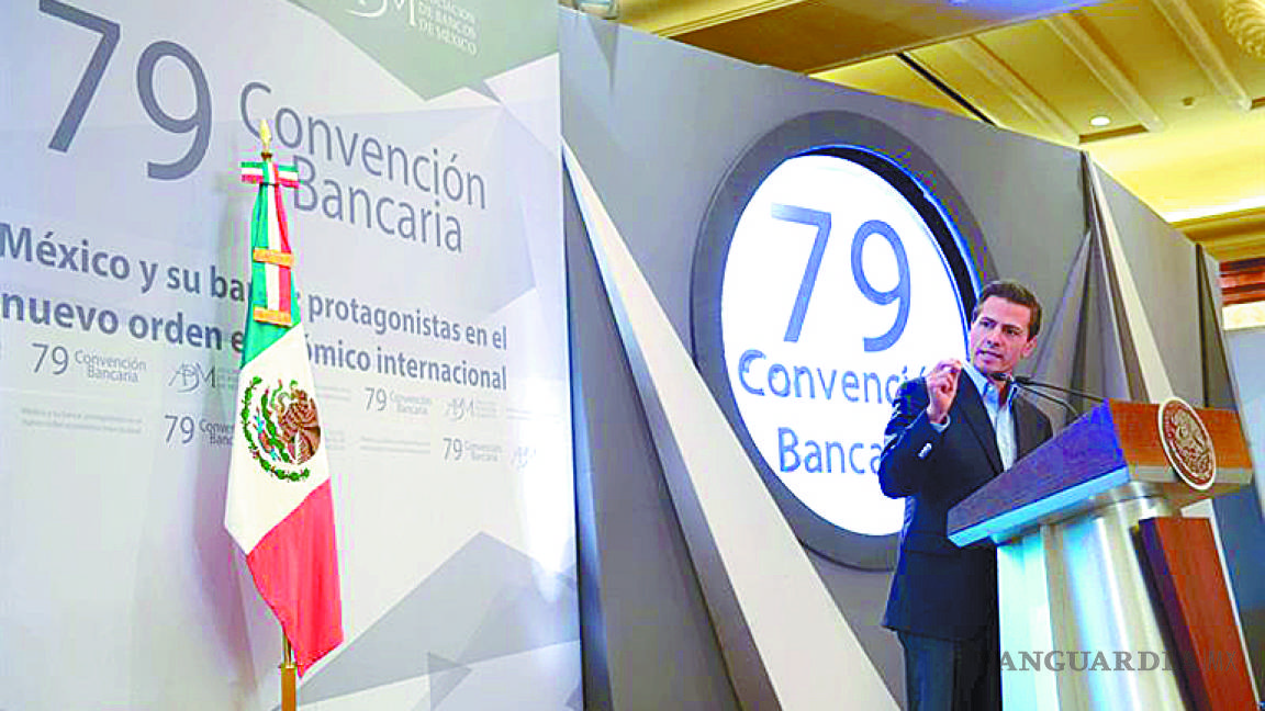 Enrique Peña Nieto pide a banqueros trabajar por estabilidad de México