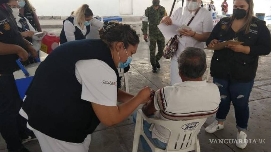Vacunan a mil adultos mayores de Ciudad Frontera