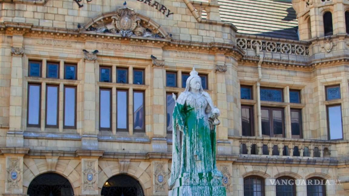 $!Monumentos y estatuas son víctimas de la ira y las protestas antirracistas en todo el mundo (fotos)