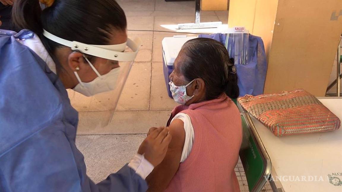 Vacunación a adultos mayores llega a los pueblos más recónditos de México