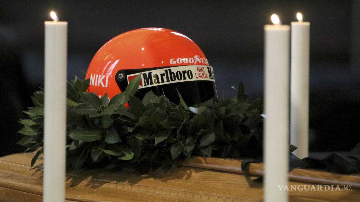Miles rinden su último homenaje a Niki Lauda