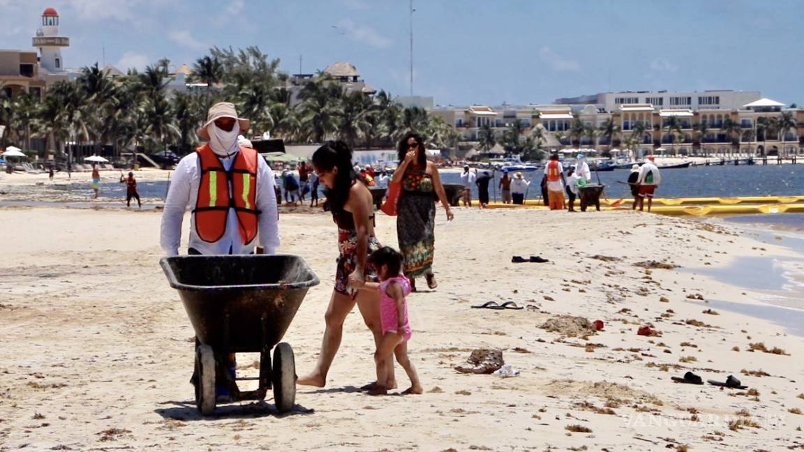 Agencias de viajes y gobierno de Quintana Roo engañan a turistas minimizando crisis de sargazo