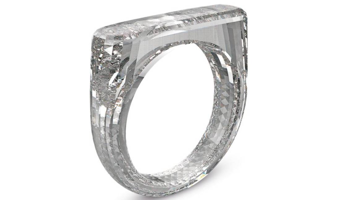 Jony Ive trabaja en un anillo de puro diamante y es para una buena causa