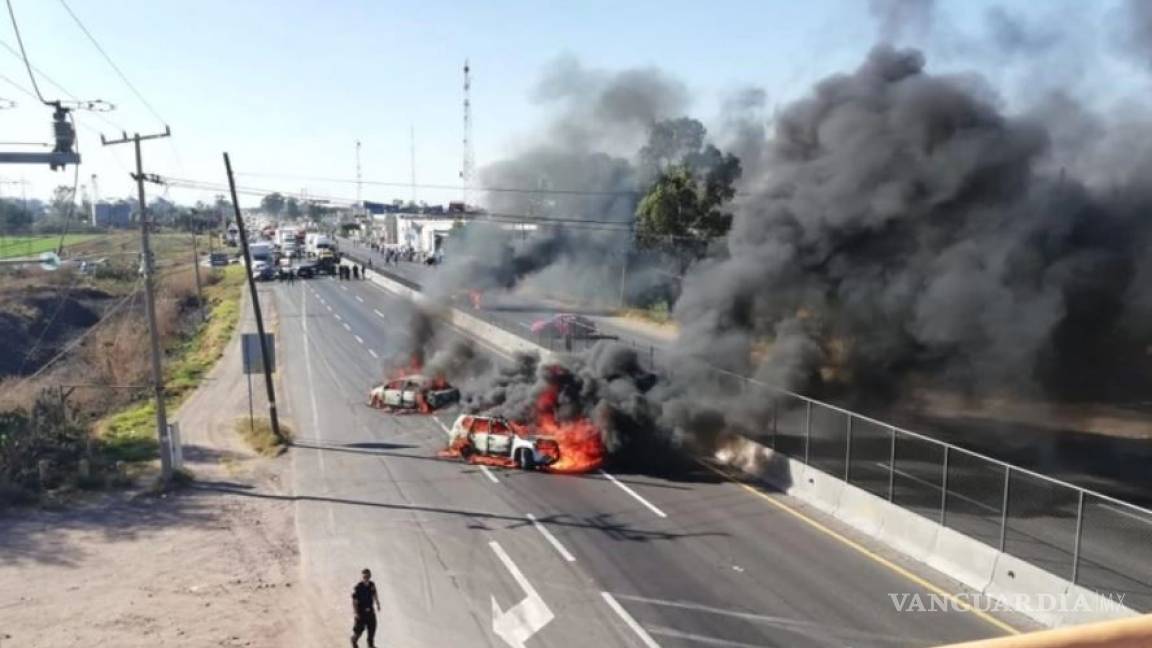 Huachicoleros incendiaron autos en vialidades por operativo de la Marina en Guanajuato, el bastión del &quot;El Marro&quot;