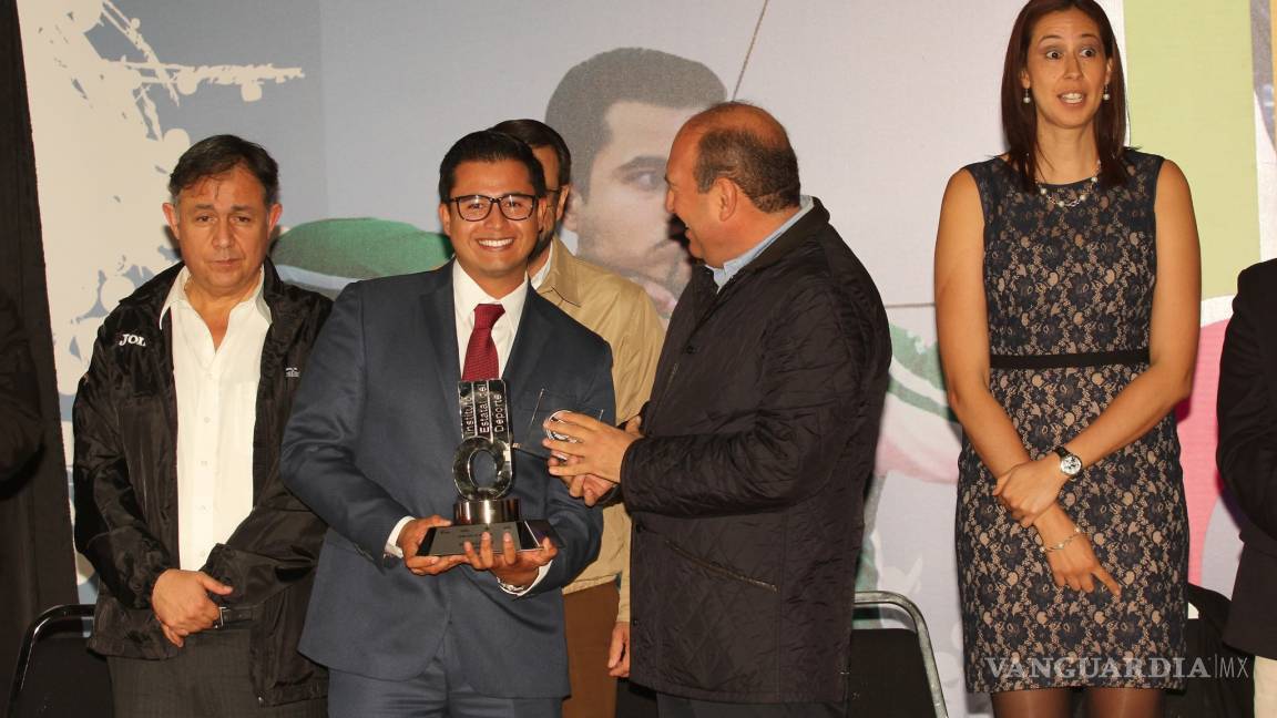 Arquero saltillense Iván González recibe el Premio Estatal del Deporte en Coahuila