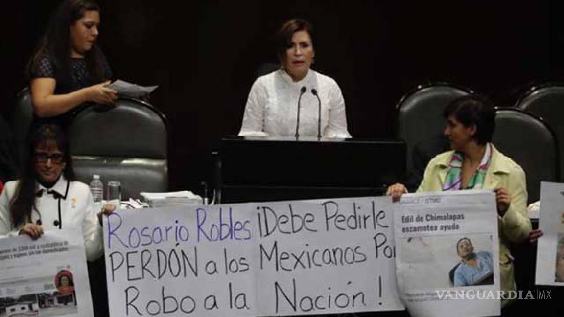 Senadoras 'se acaban' a Rosario Robles, 'aunque no firme usted es responsable'; lo que pasó en su comparecencia