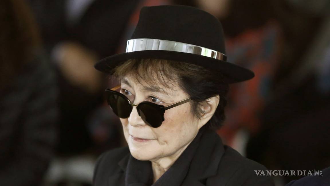 Demanda Yoko Ono a bar de Hamburgo