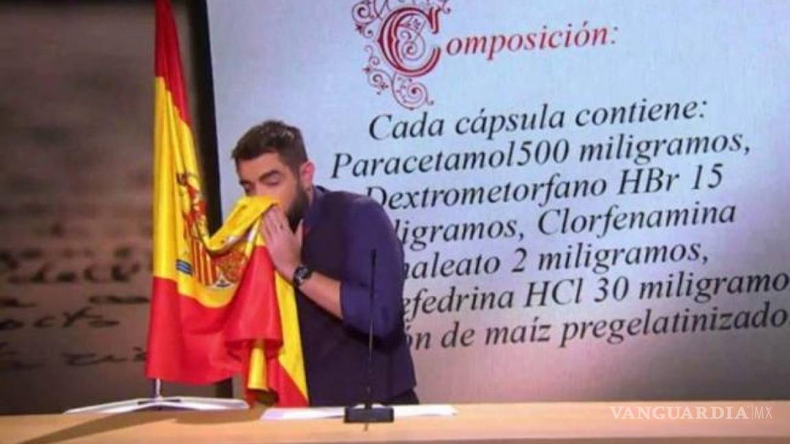 Comediante se suena la nariz con bandera de España y paga las consecuencias