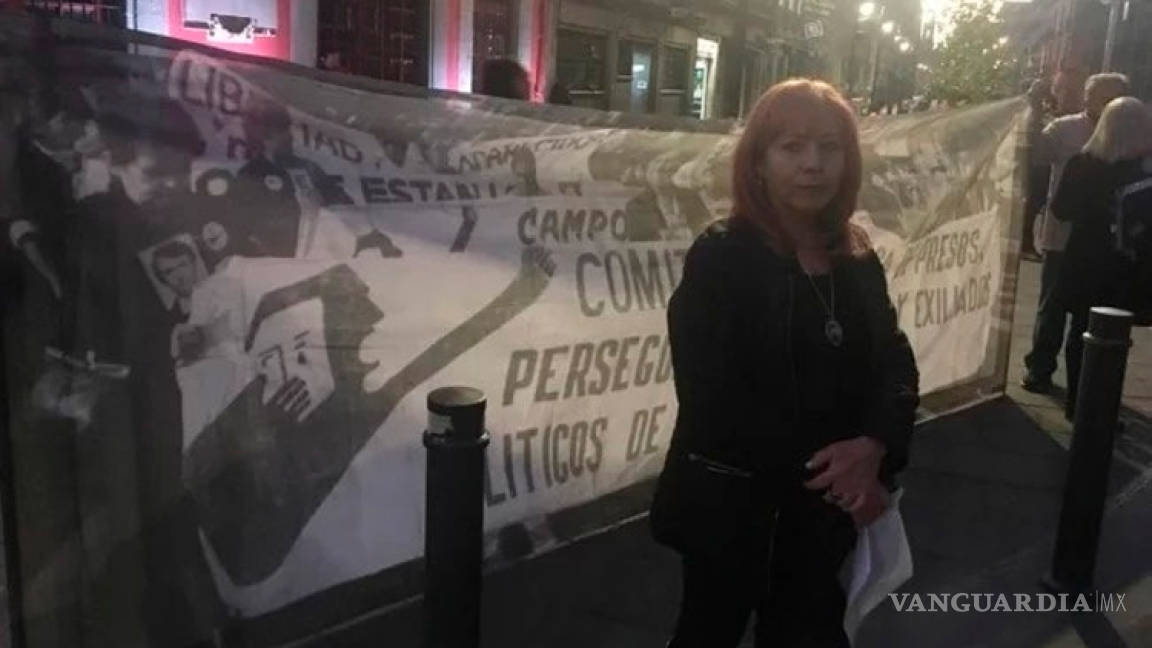 Rosario Piedra, presidenta de la CNDH, protesta afuera de Palacio Nacional por desaparecidos; piden audiencia con AMLO
