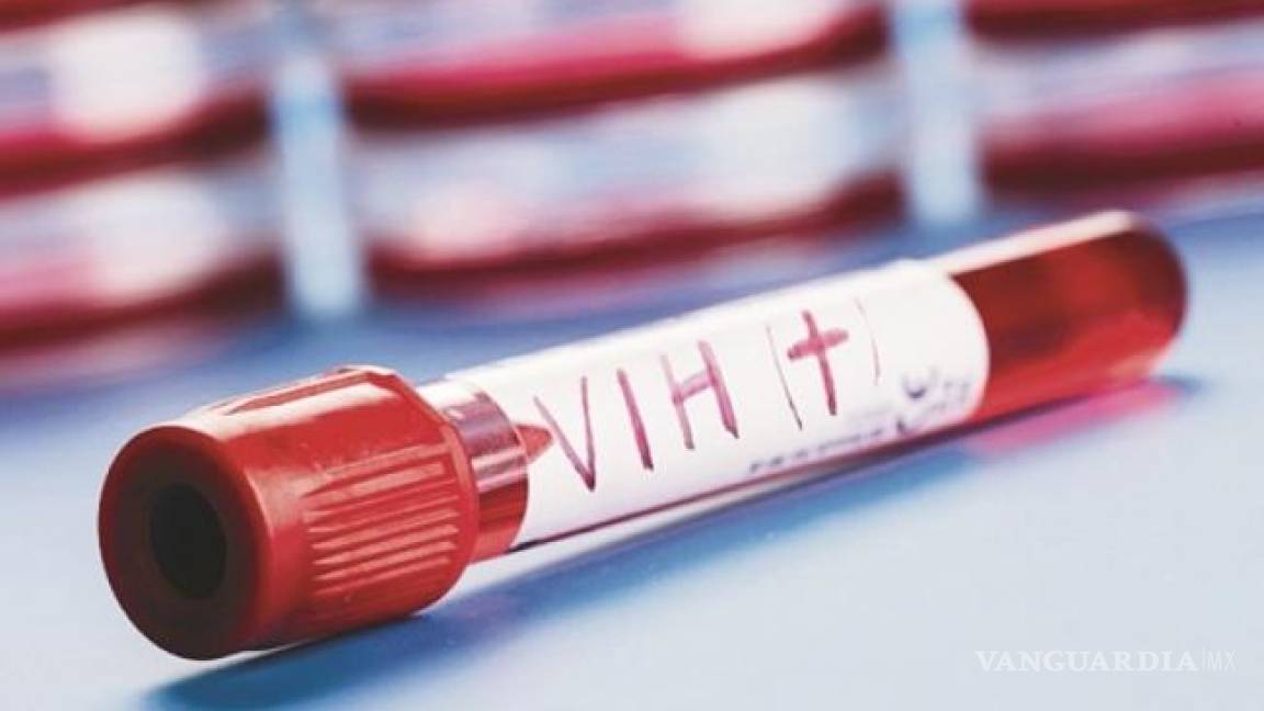 Médico con VIH contagia a 65 niños con una jeringa