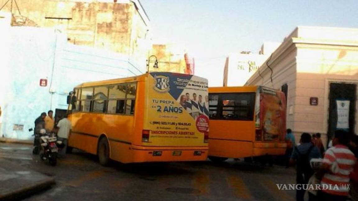 Choque de autobuses en Mérida deja 10 lesionados