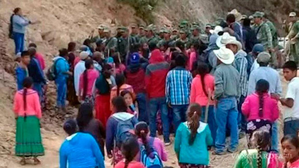 $!Retienen a militares en Guerrero para frenar destrucción de amapola
