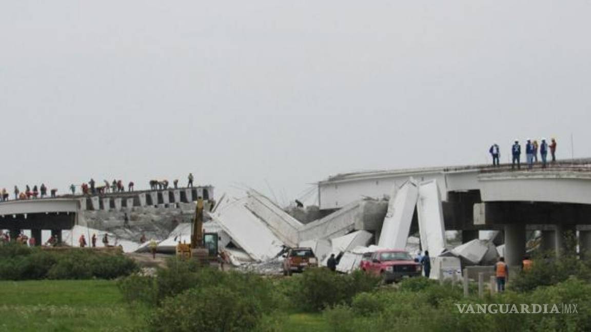 Tras sismo se desploma puente de la autopista Pirámides-Texcoco