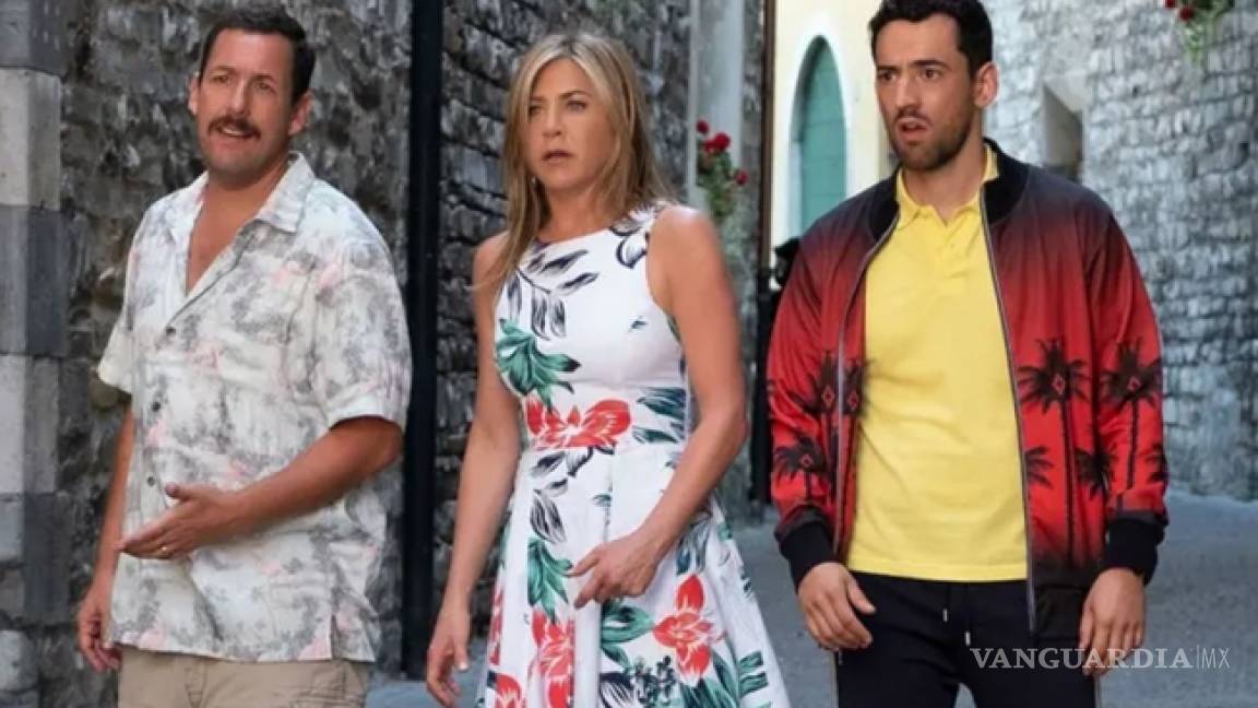 Luis Gerardo Méndez, Jennifer Aniston y Adam Sandler sorprenden en primer tráiler de ‘Misterio Abordo’ de Netflix