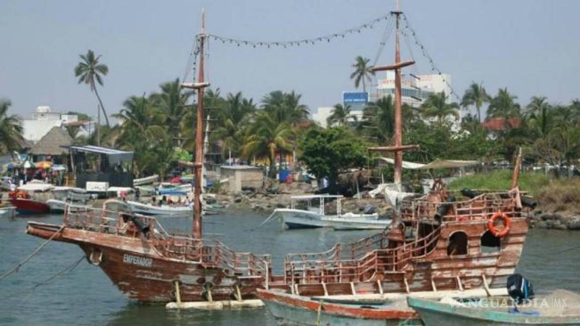 Se hunde barco turístico en Veracruz; no hay heridos