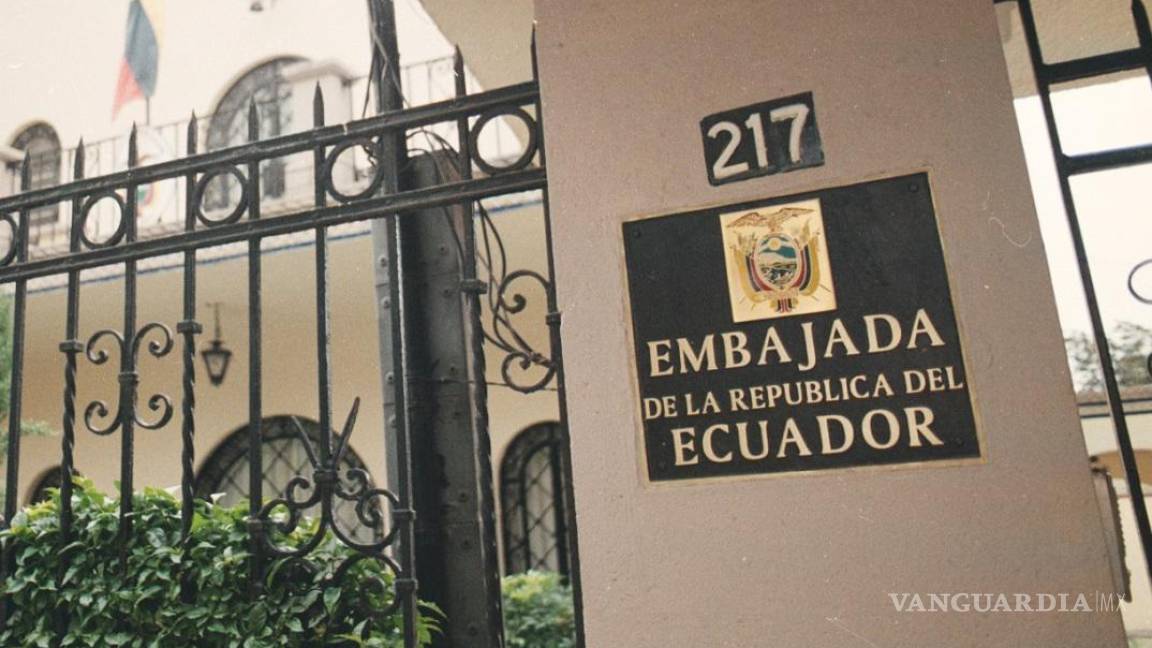 Ecuador cerrará sus consulados en México