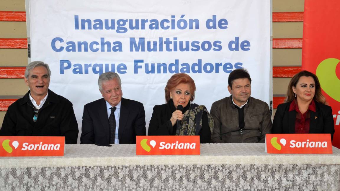 Entregan duela sintética para el parque Fundadores de Torreón