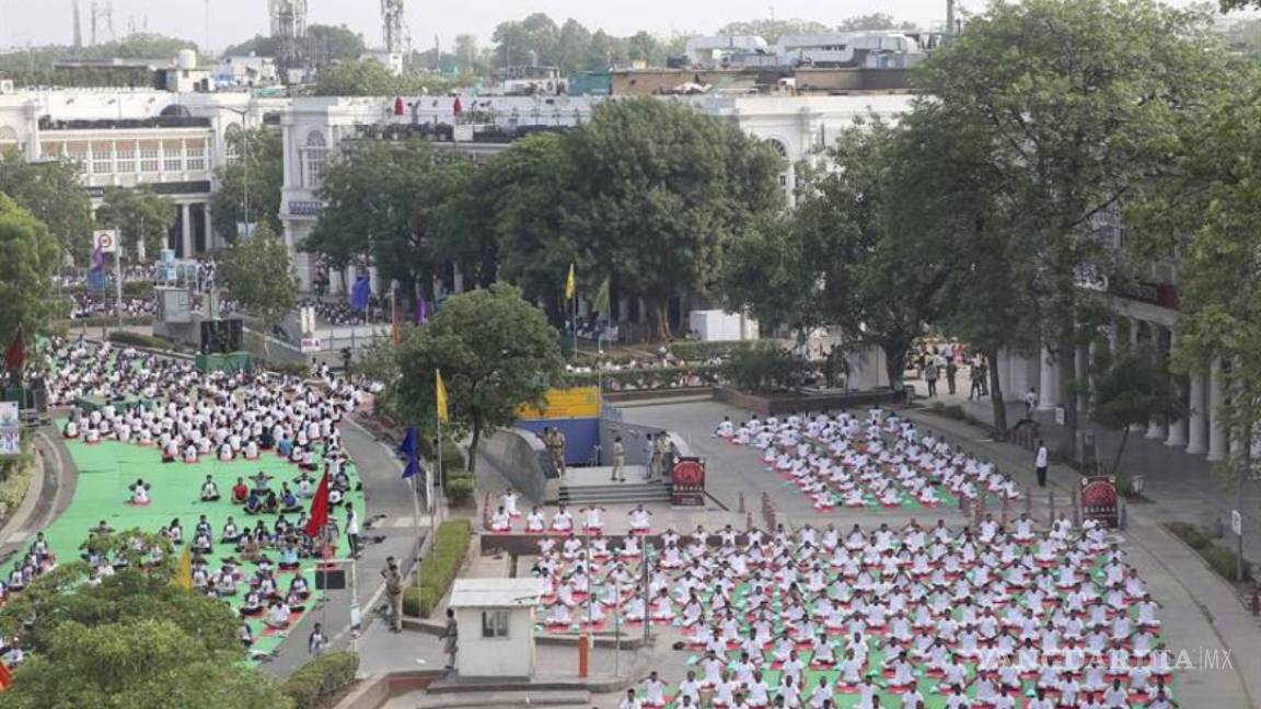India celebra de forma masiva el Día Internacional del Yoga