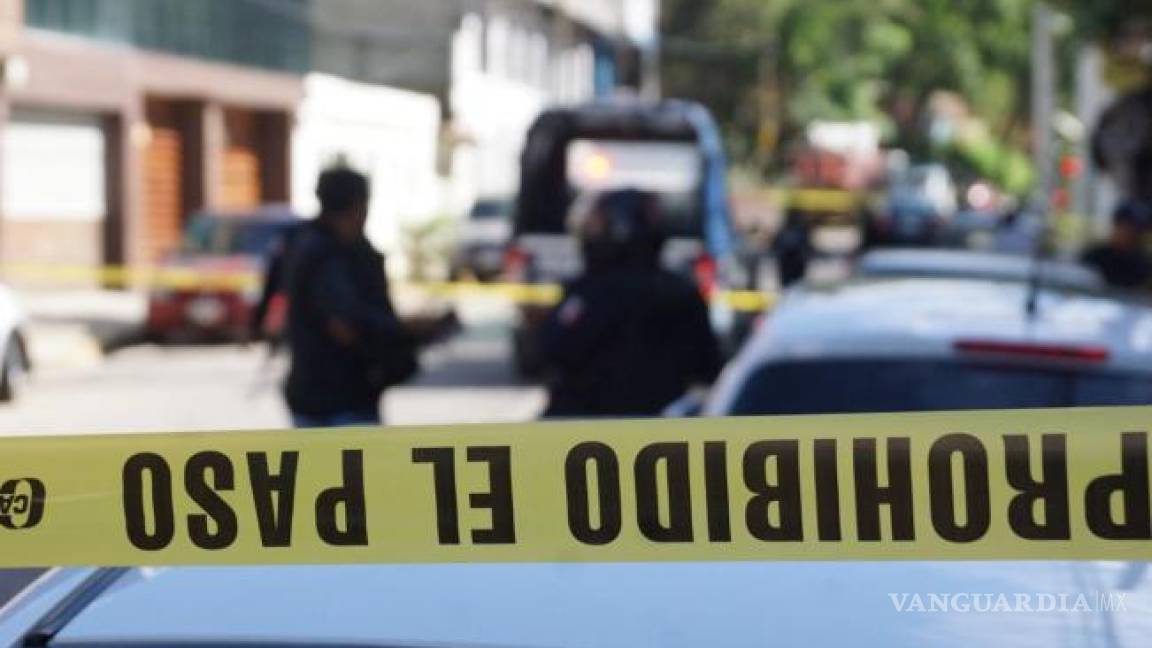 Atacan a familia en centro comercial de Nuevo León; matan al papá y dos menores quedan heridos