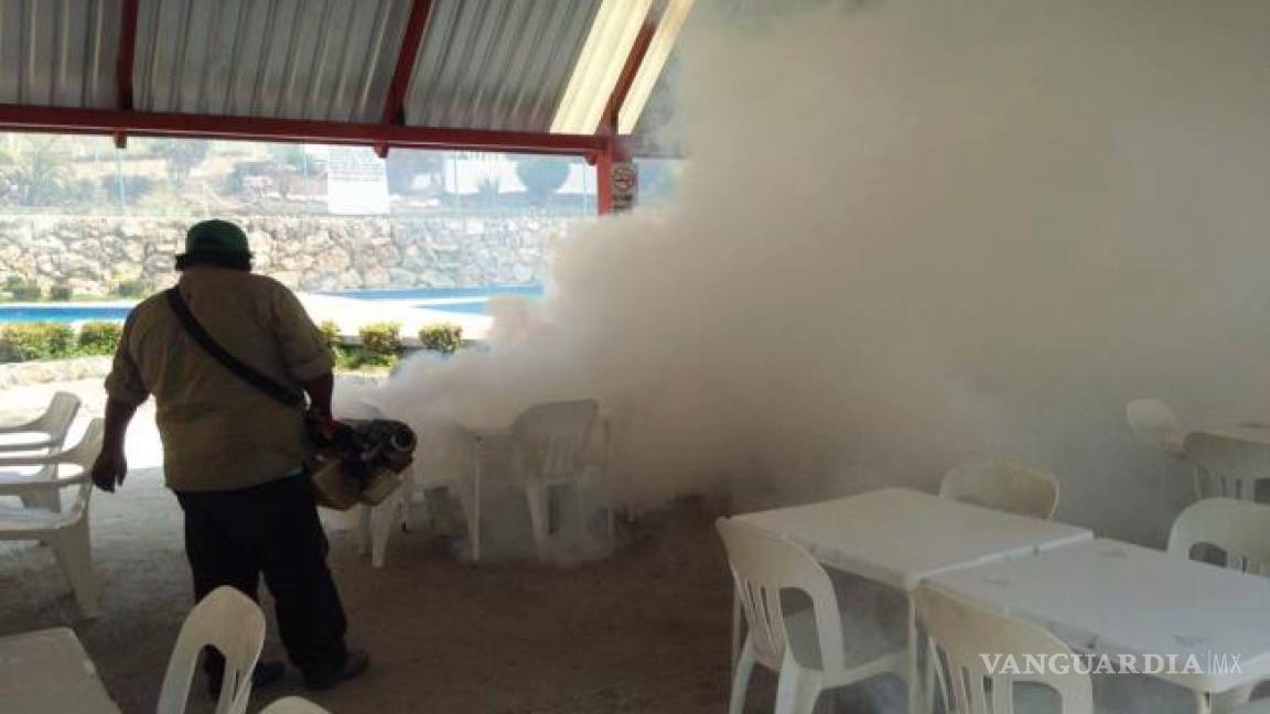 Fumigan playas para prevenir contagio de zika en semana santa