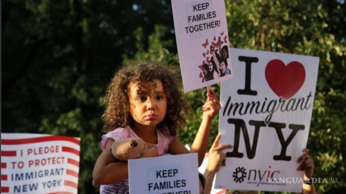 Niños con padres deportados demandan a Trump