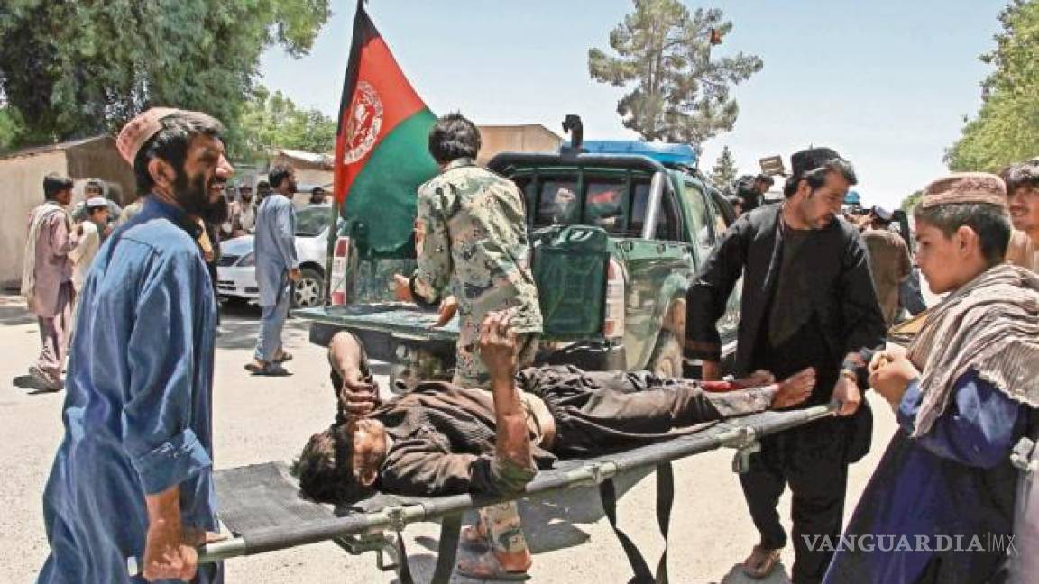 Talibanes se atribuyen atentado contra banco en Afganistán