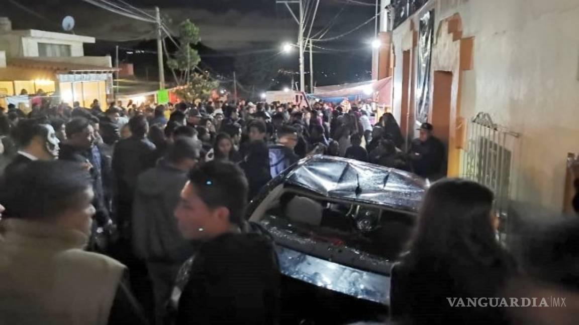 Ebrios embisten personas en 'muertada' de Oaxaca; hay 5 heridos y 2 detenidos