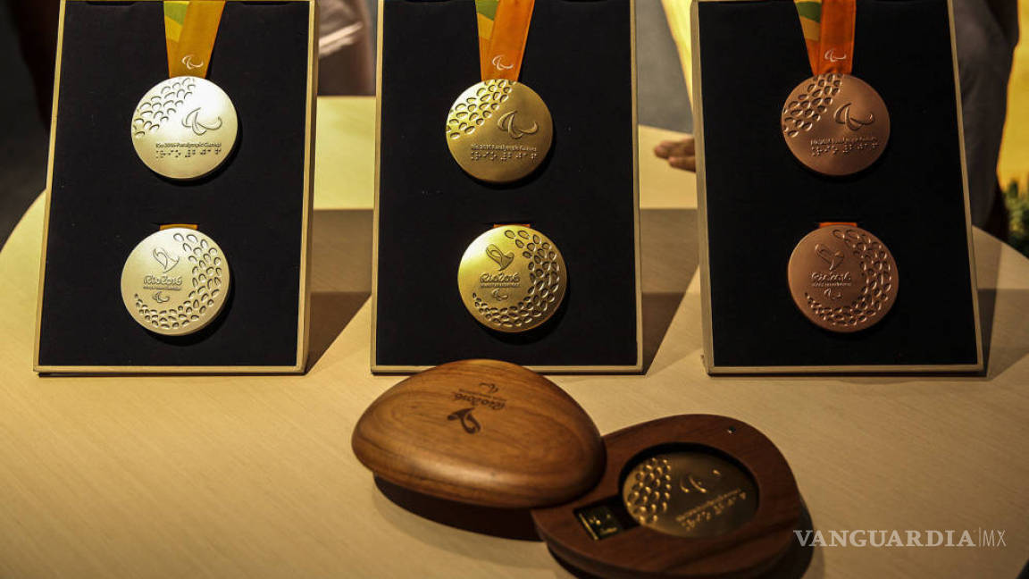 Así son las medallas que reciben los atletas paralímpicos con discapacidad visual