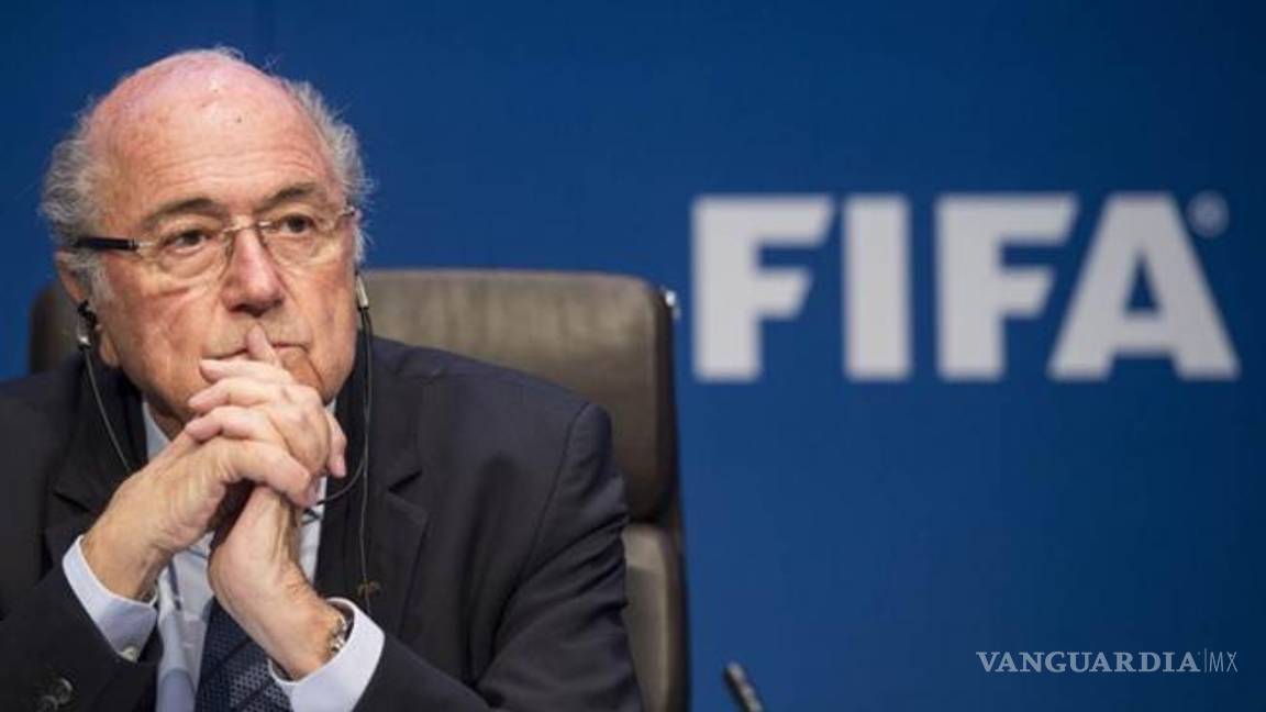 $!Blatter demandaría a la FIFA para limpiar su nombre