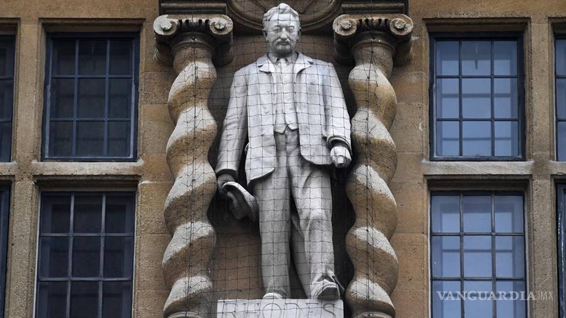 $!Monumentos y estatuas son víctimas de la ira y las protestas antirracistas en todo el mundo (fotos)