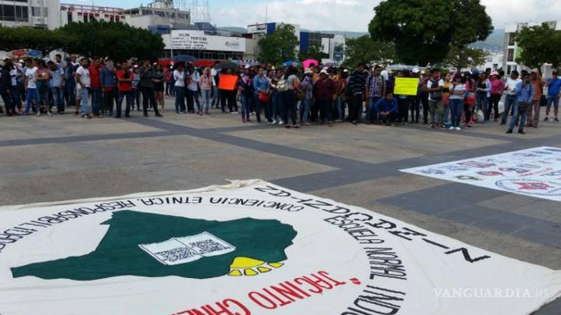 Normalistas de Chiapas exigen liberación de sus compañeros