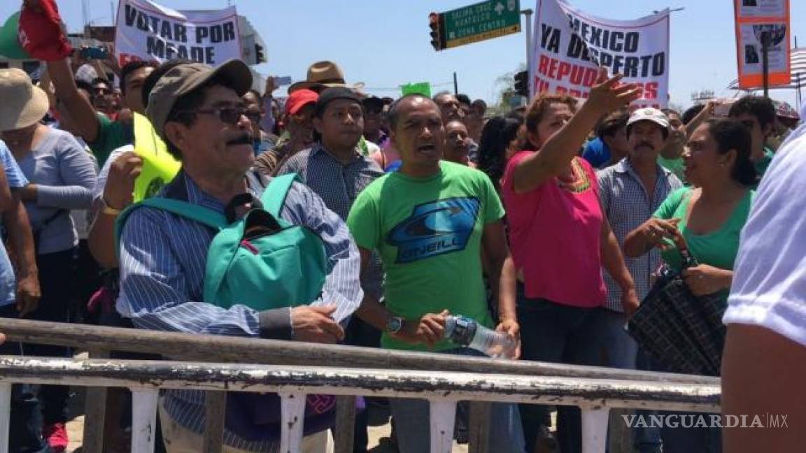 Choca la CNTE con simpatizantes de Meade en Oaxaca