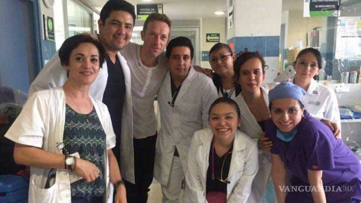 Chris Martin visita Hospital en México