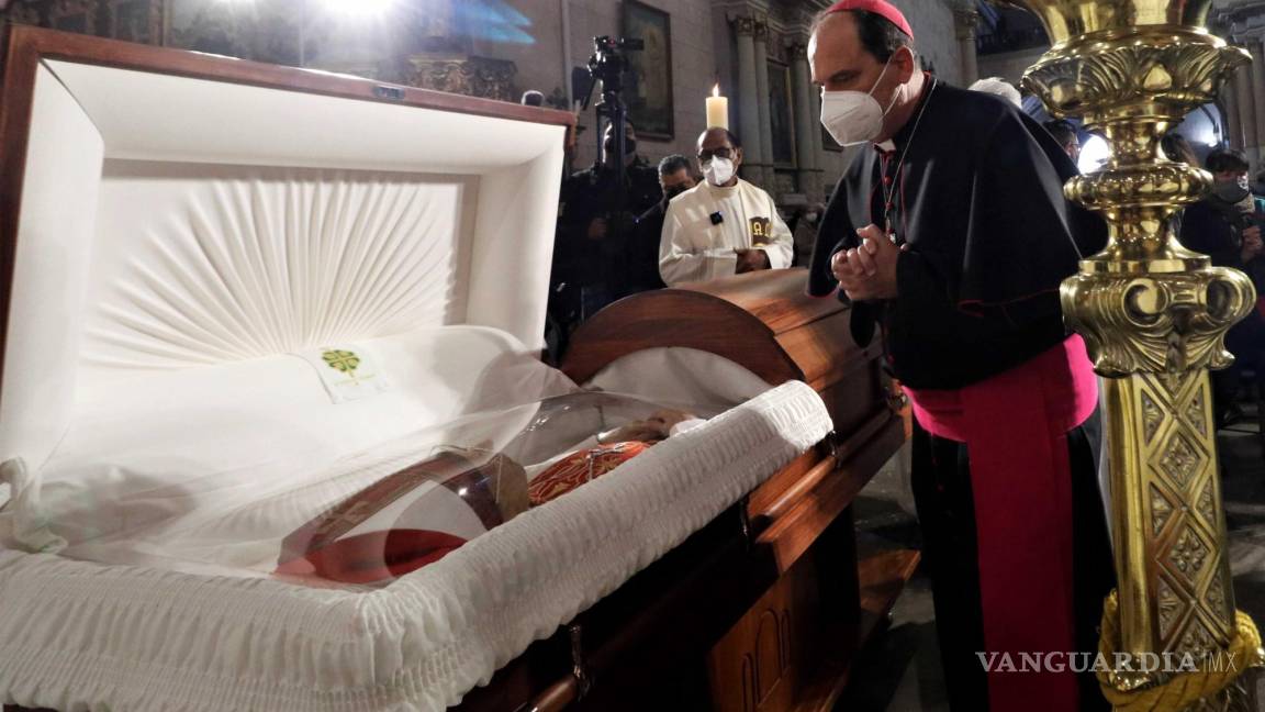 Despiden en Saltillo al Obispo Francisco Villalobos entre flores, oración y recuerdos