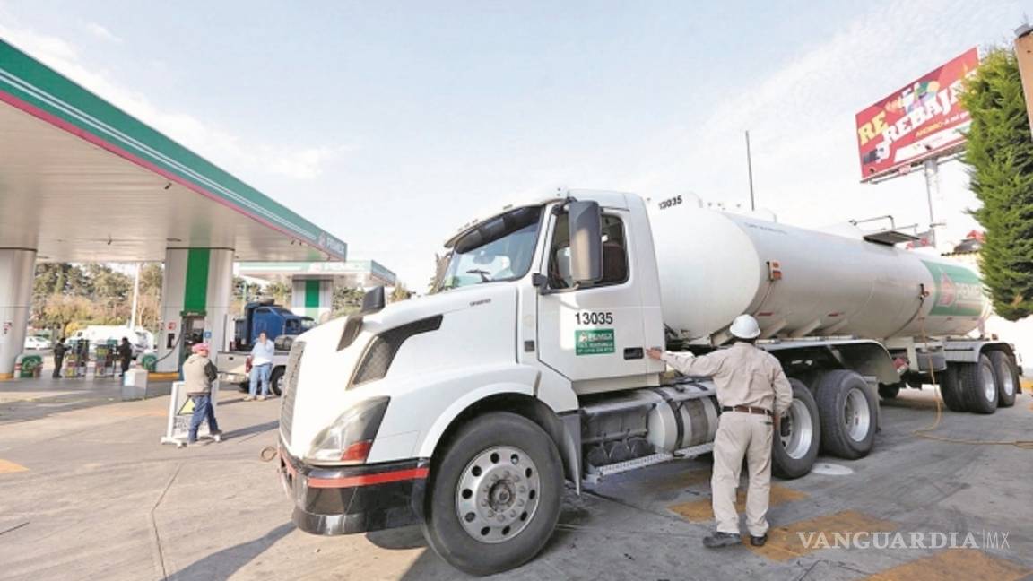 $!Red de funcionarios traficaba con gasolina donada por Pemex