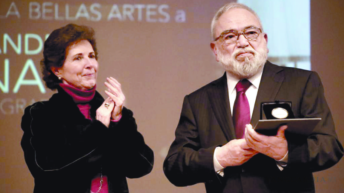 Galardonan a Alejandro Luna con Medalla Bellas Artes