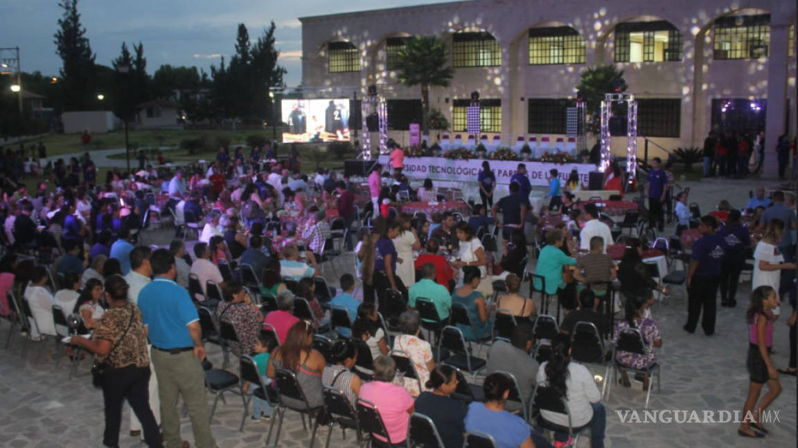 Es todo un éxito la Feria de la Vendimia en Parras