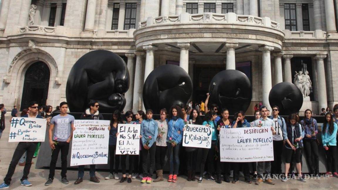 Bailarines de Compañía Nacional de Danza protestan en Bellas Artes