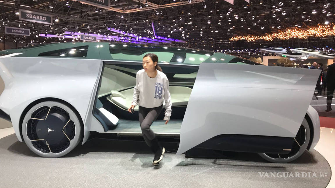 $!Salón de Ginebra: Autos para conducir con los ojos cerrados o sin meter las manos