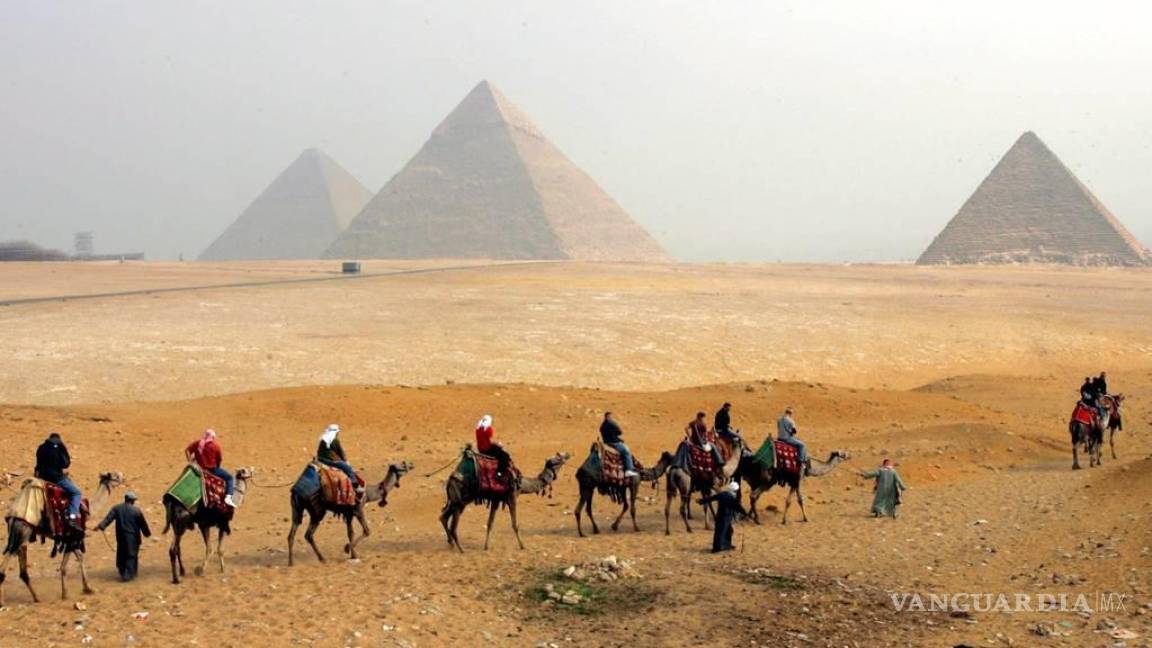 Detenidos en Egipto por vender piedras de las pirámides