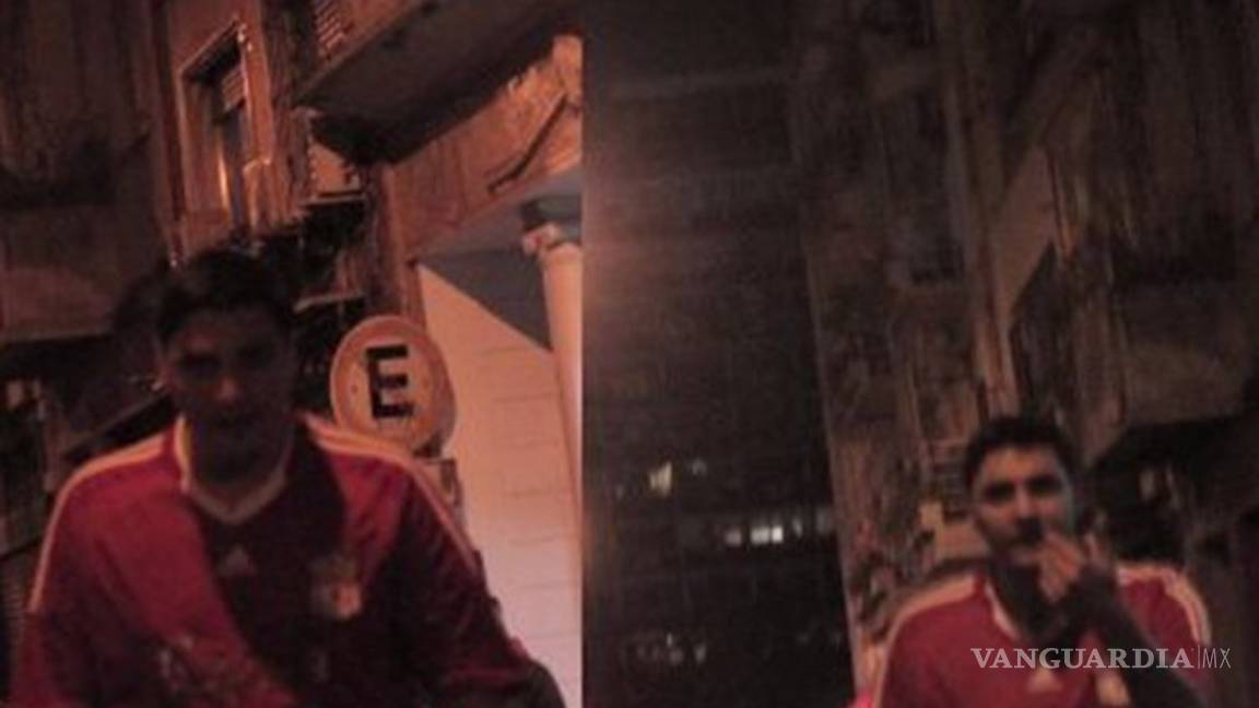 $!Atacan con palo de hockey en Marcha de Orgullo gay a un hombre, la multitud lucha otra vez