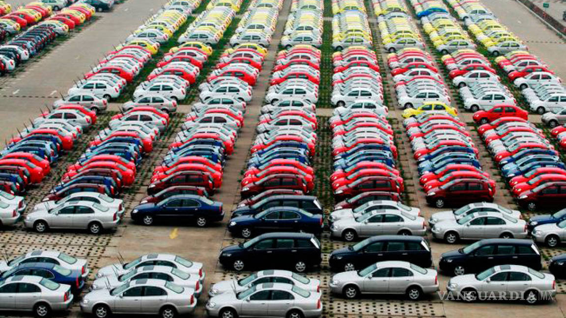 En abril subió la producción de autos, pero bajaron ventas