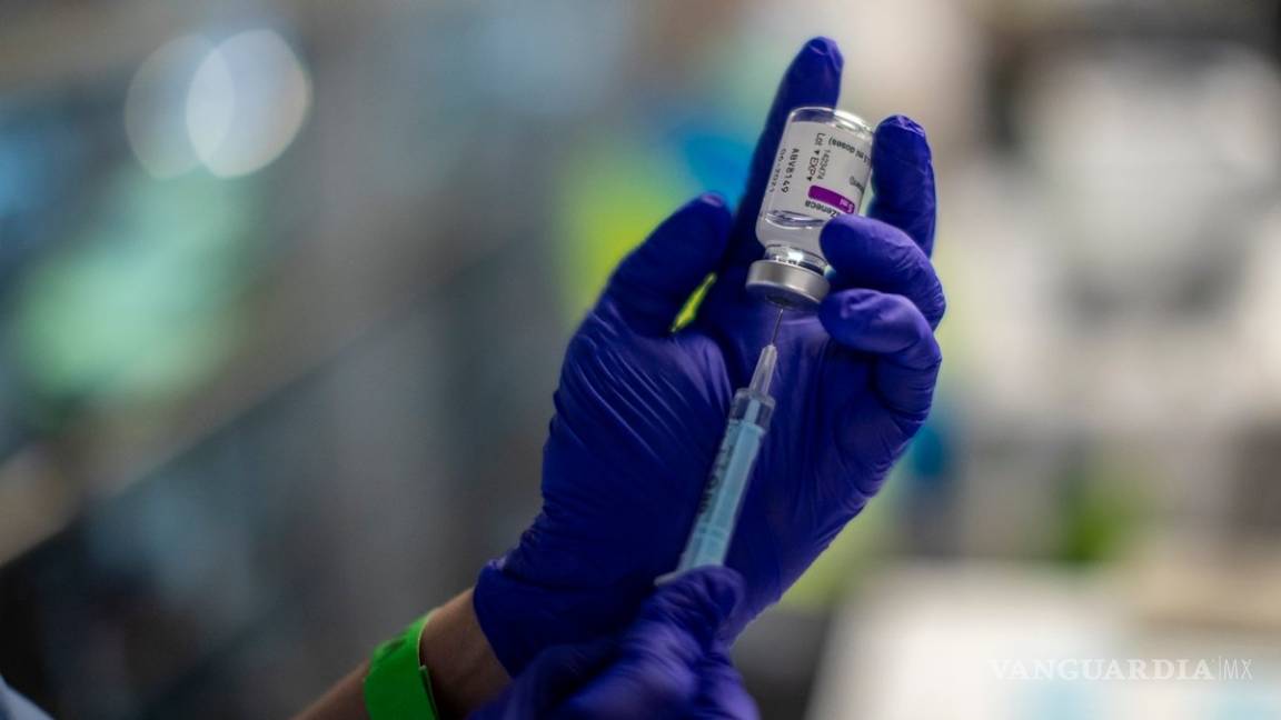 Reportan en Australia muerte vinculada con vacuna de AstraZeneca