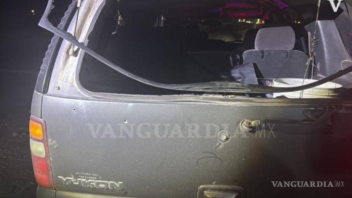 $!La camioneta Yukon en la que viajaban los coahuilenses que fueron atacados en la carretera federal 53.