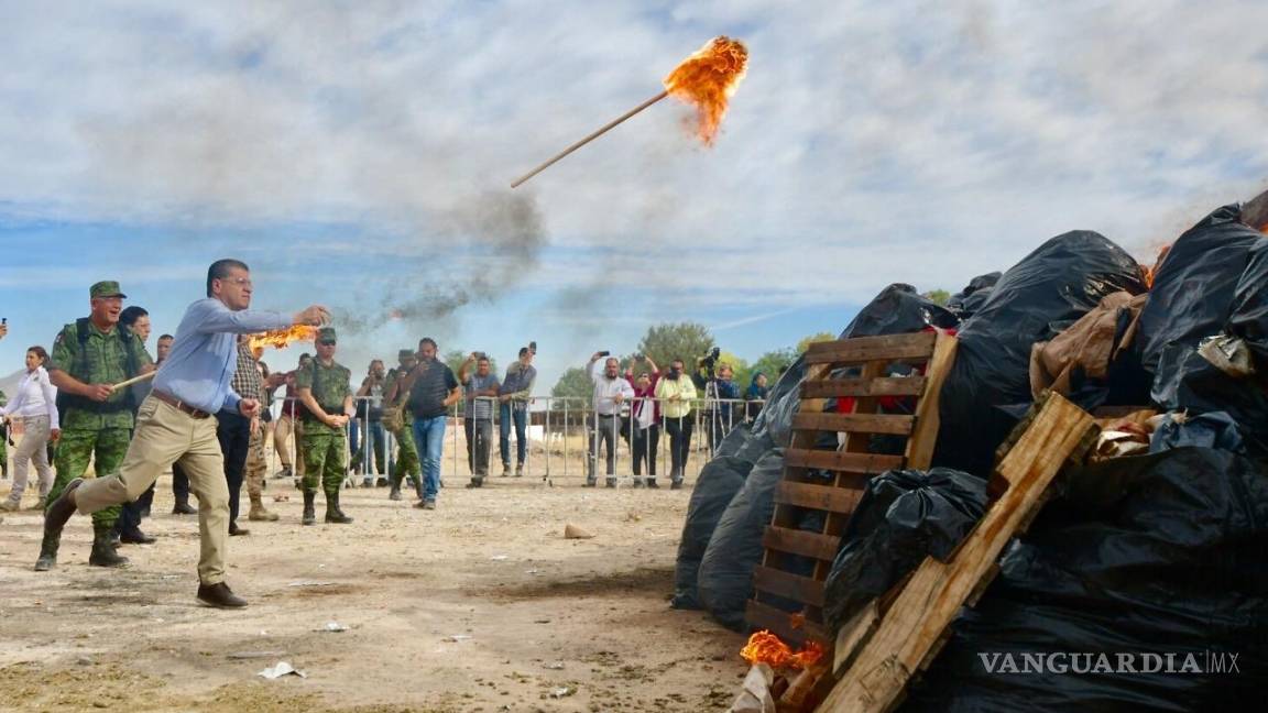 Incineran en Torreón grandes cantidades de droga y destruyen objetos de delito